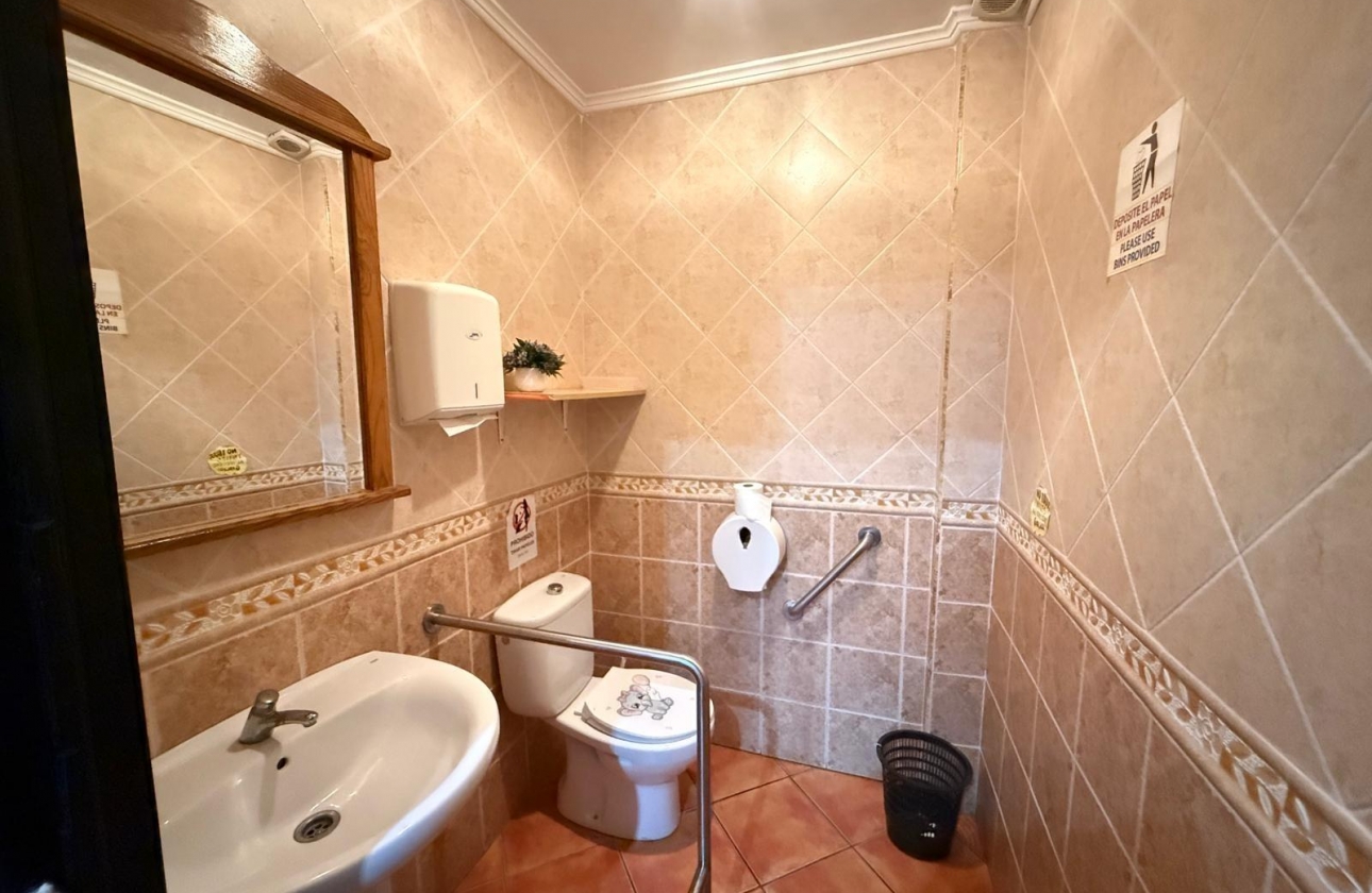 Rynek wtórny - Nieruchomość komercyjna - Torrevieja - Estacion de autobuses