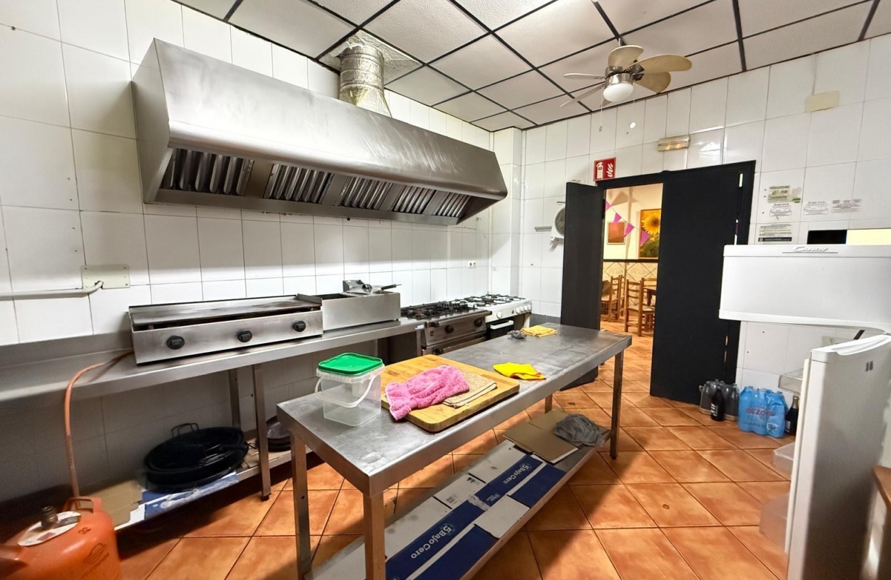 Rynek wtórny - Nieruchomość komercyjna - Torrevieja - Estacion de autobuses