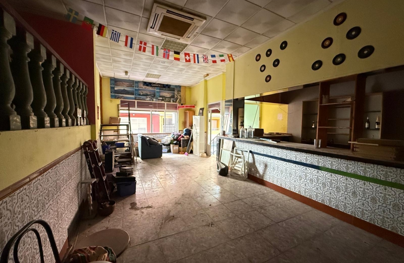 Rynek wtórny - Nieruchomość komercyjna - Torrevieja - Playa del Cura