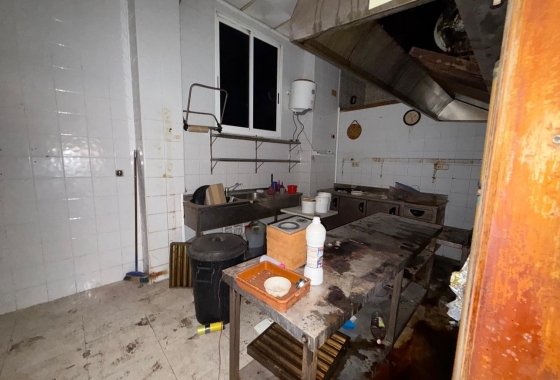 Rynek wtórny - Nieruchomość komercyjna - Torrevieja - Playa del Cura