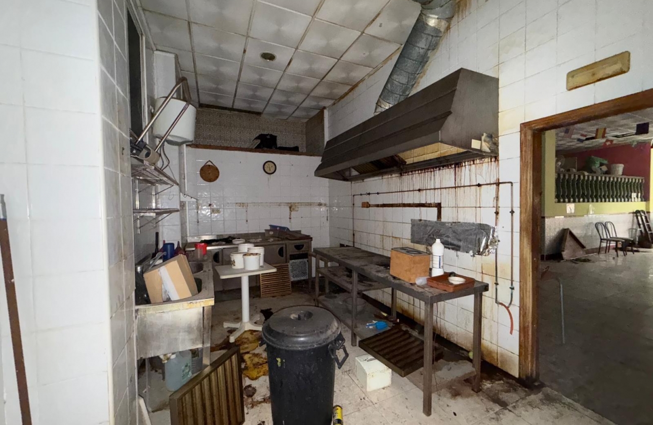 Rynek wtórny - Nieruchomość komercyjna - Torrevieja - Playa del Cura