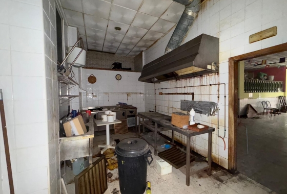 Rynek wtórny - Nieruchomość komercyjna - Torrevieja - Playa del Cura