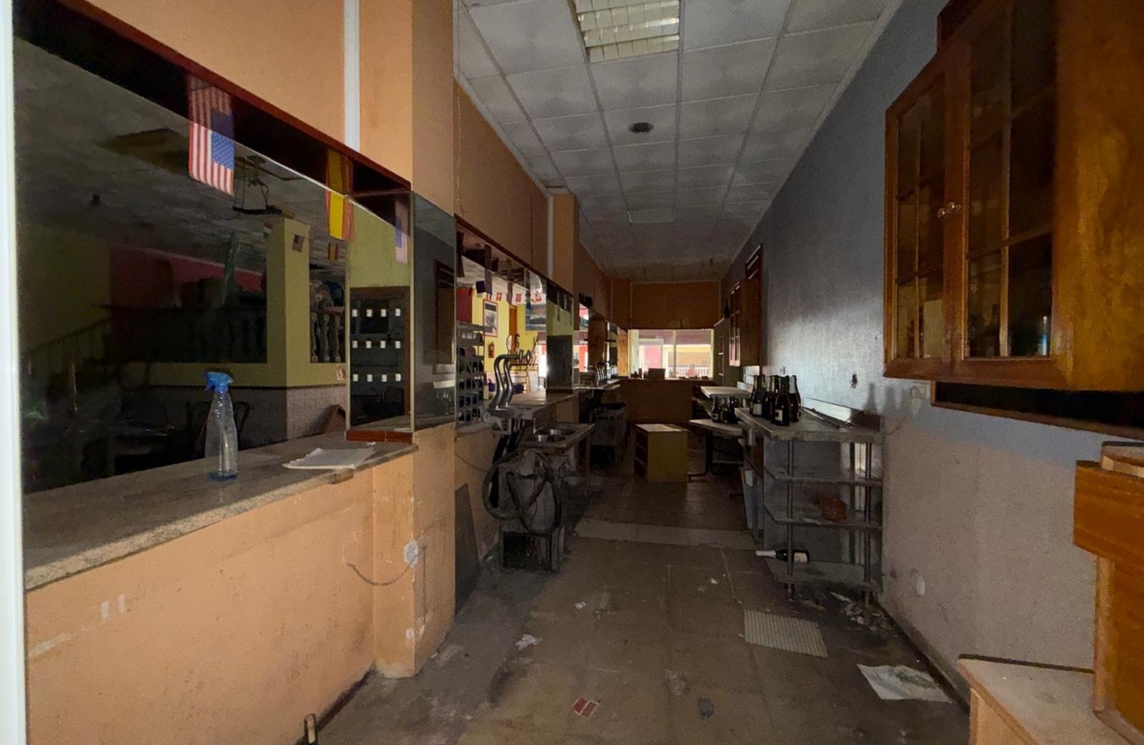 Rynek wtórny - Nieruchomość komercyjna - Torrevieja - Playa del Cura