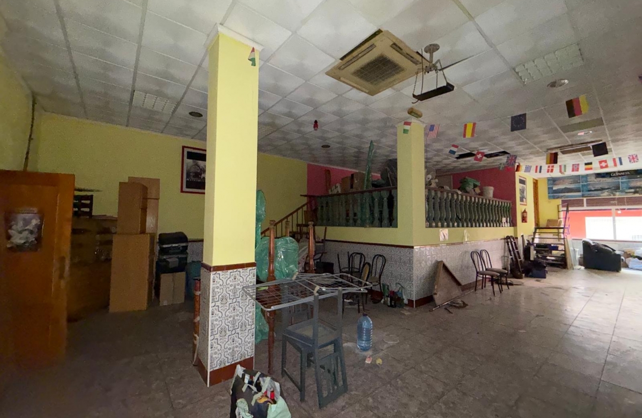 Rynek wtórny - Nieruchomość komercyjna - Torrevieja - Playa del Cura