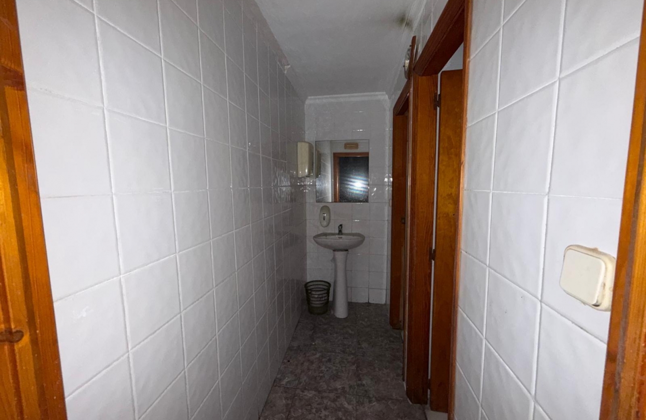 Rynek wtórny - Nieruchomość komercyjna - Torrevieja - Playa del Cura