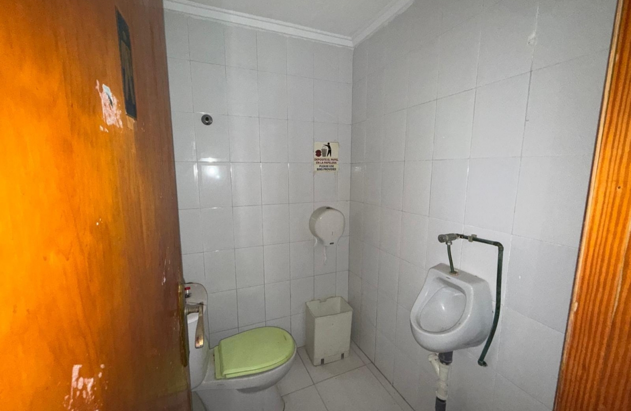 Rynek wtórny - Nieruchomość komercyjna - Torrevieja - Playa del Cura