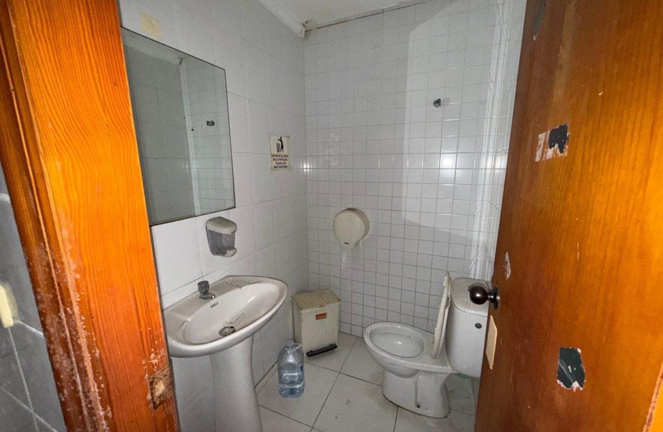 Rynek wtórny - Nieruchomość komercyjna - Torrevieja - Playa del Cura