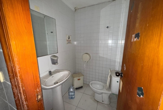 Rynek wtórny - Nieruchomość komercyjna - Torrevieja - Playa del Cura