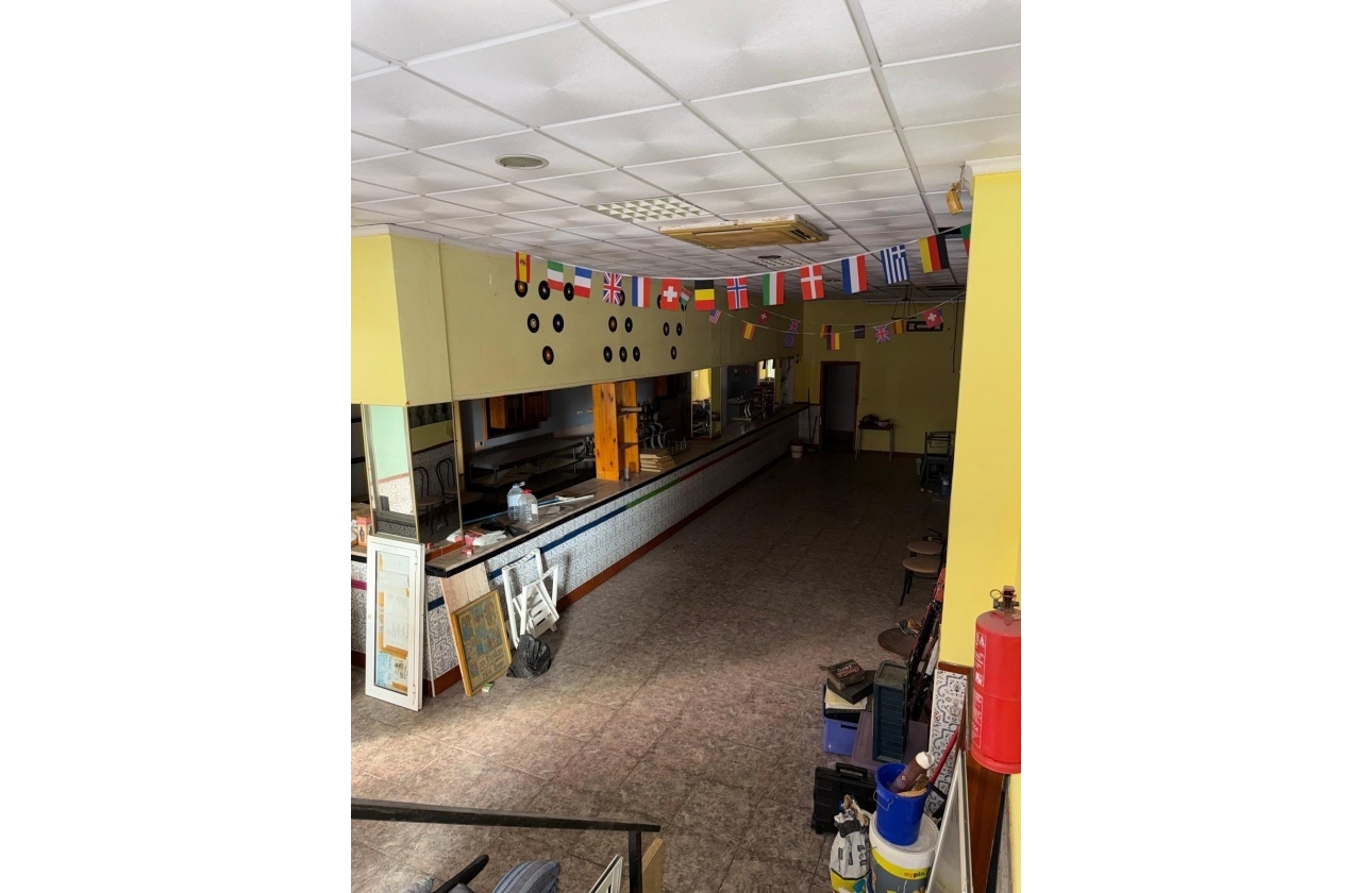 Rynek wtórny - Nieruchomość komercyjna - Torrevieja - Playa del Cura