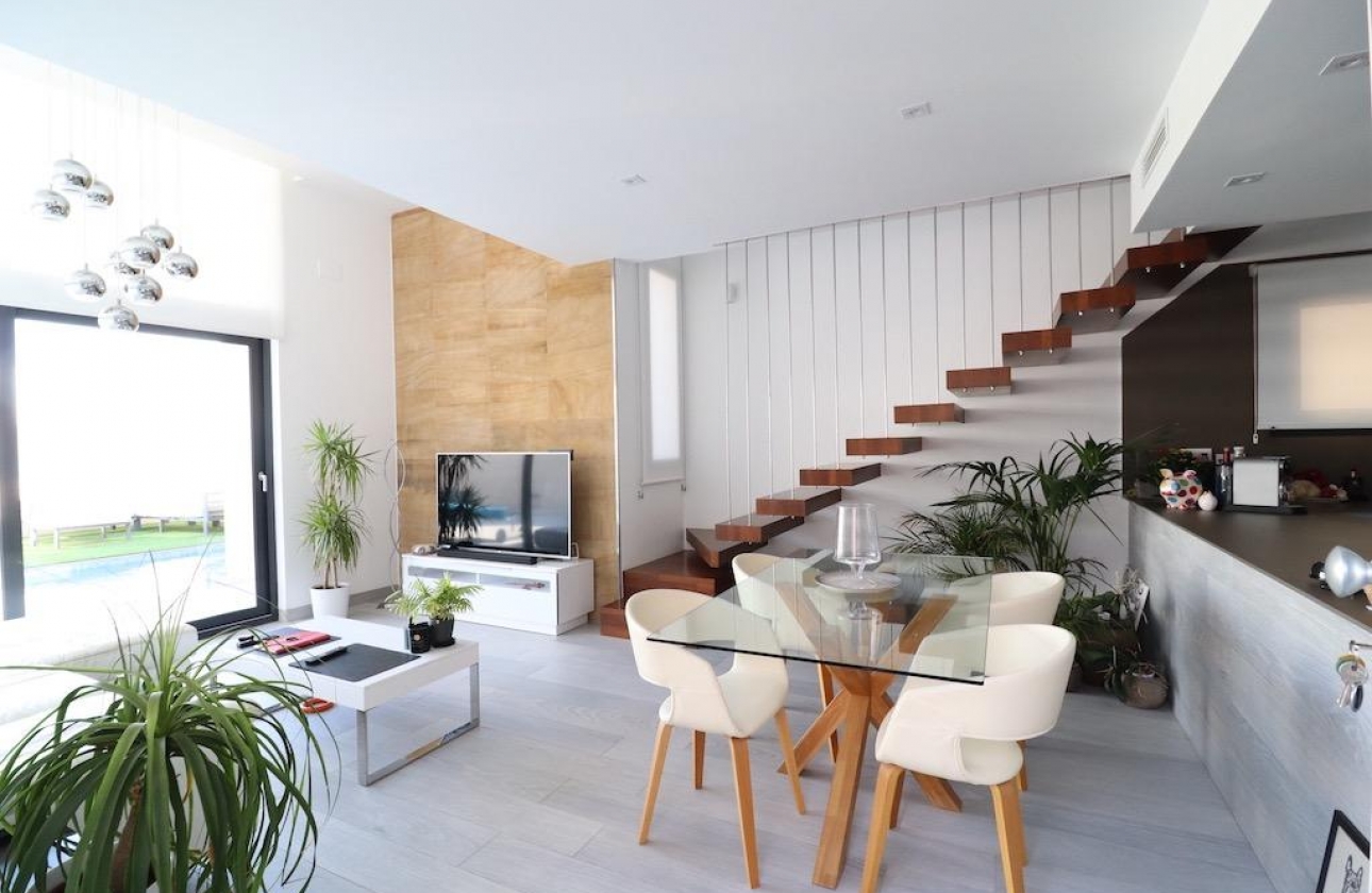 Rynek wtórny - Villa - Orihuela Costa - Lomas de Cabo Roig