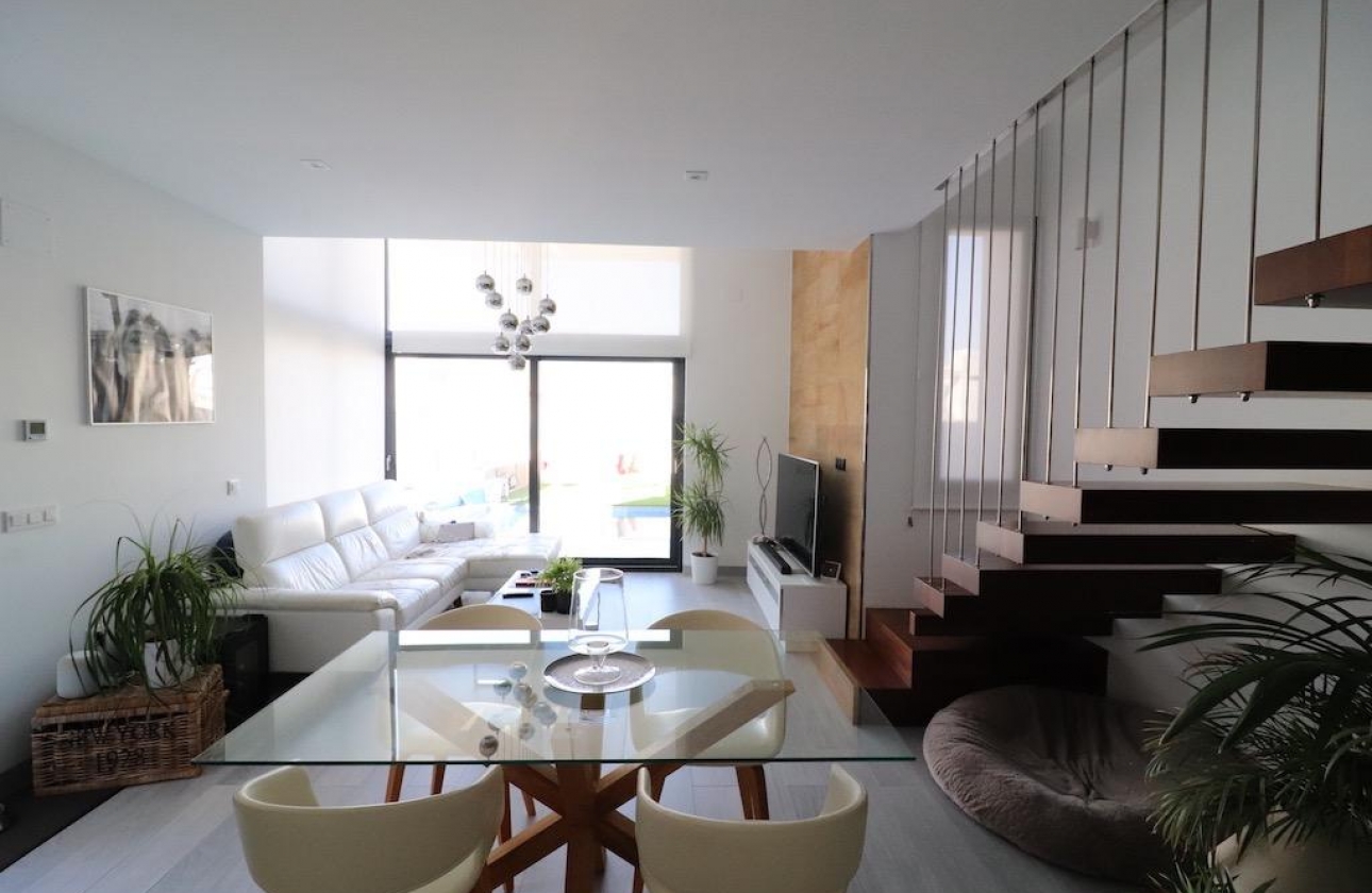 Rynek wtórny - Villa - Orihuela Costa - Lomas de Cabo Roig