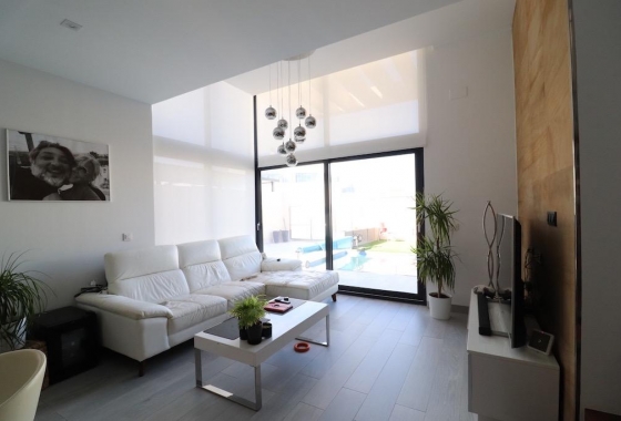 Rynek wtórny - Villa - Orihuela Costa - Lomas de Cabo Roig