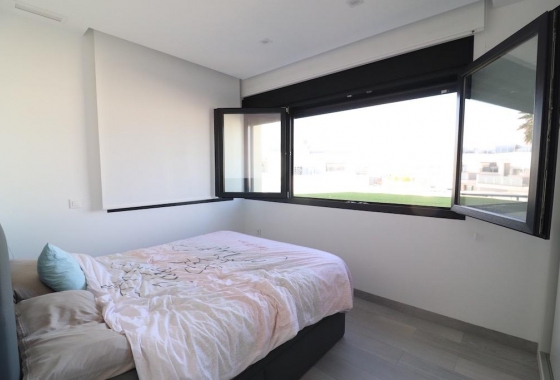 Rynek wtórny - Villa - Orihuela Costa - Lomas de Cabo Roig