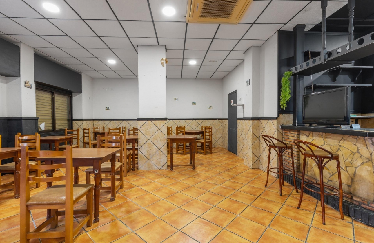 Rynek wtórny - Nieruchomość komercyjna - Torrevieja - Estacion de autobuses