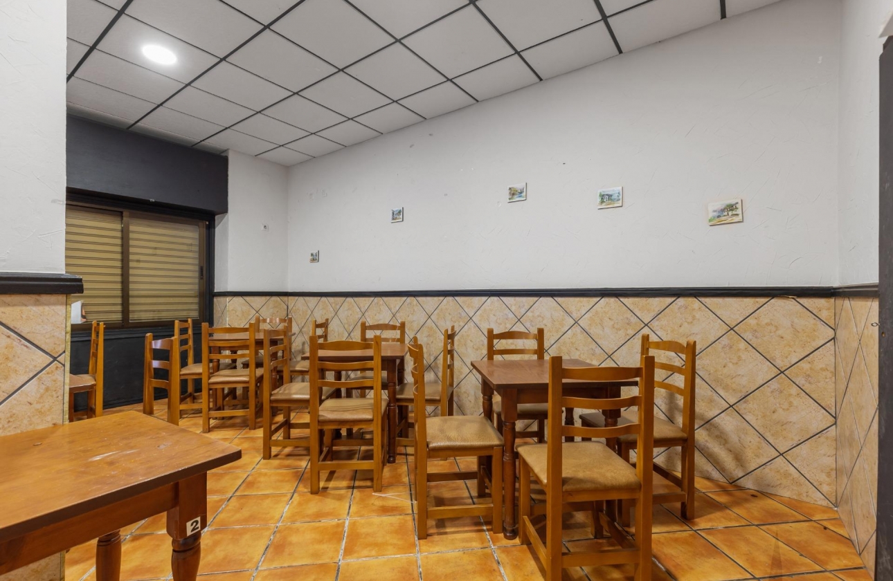 Rynek wtórny - Nieruchomość komercyjna - Torrevieja - Estacion de autobuses