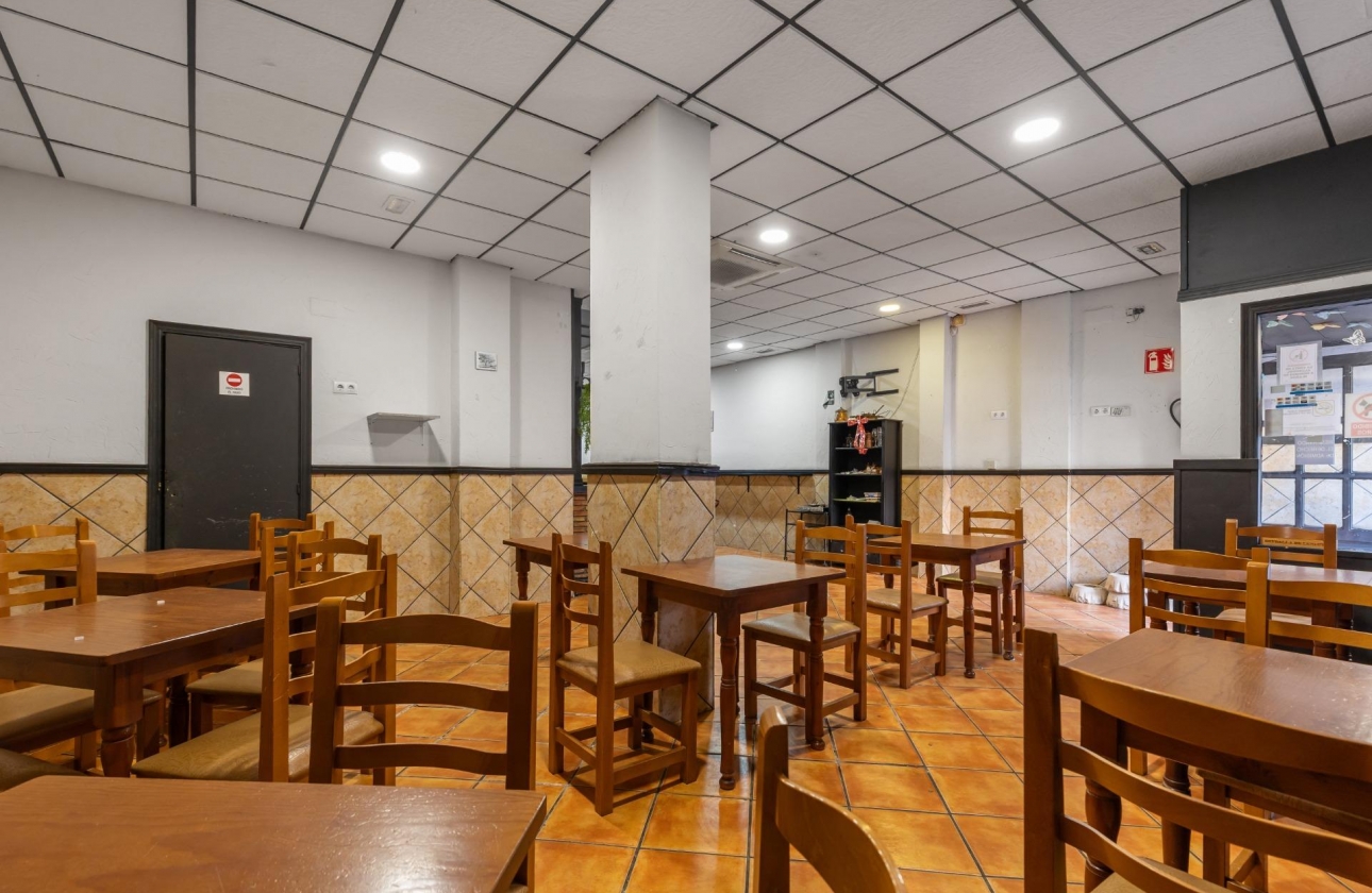 Rynek wtórny - Nieruchomość komercyjna - Torrevieja - Estacion de autobuses