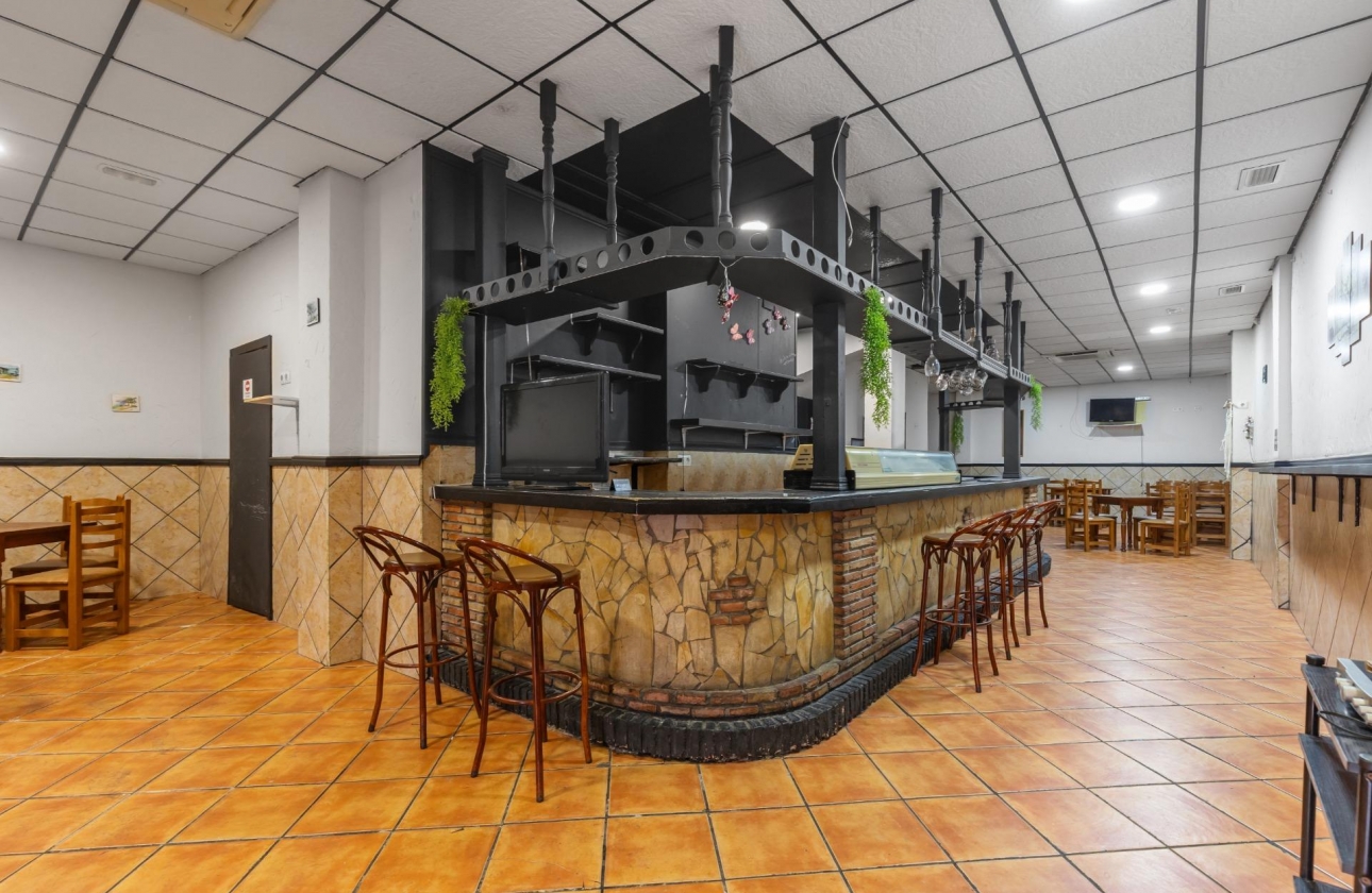 Rynek wtórny - Nieruchomość komercyjna - Torrevieja - Estacion de autobuses