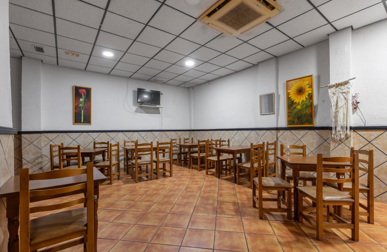 Rynek wtórny - Nieruchomość komercyjna - Torrevieja - Estacion de autobuses