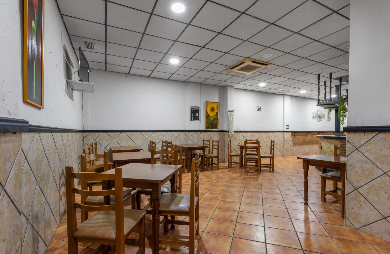 Rynek wtórny - Nieruchomość komercyjna - Torrevieja - Estacion de autobuses