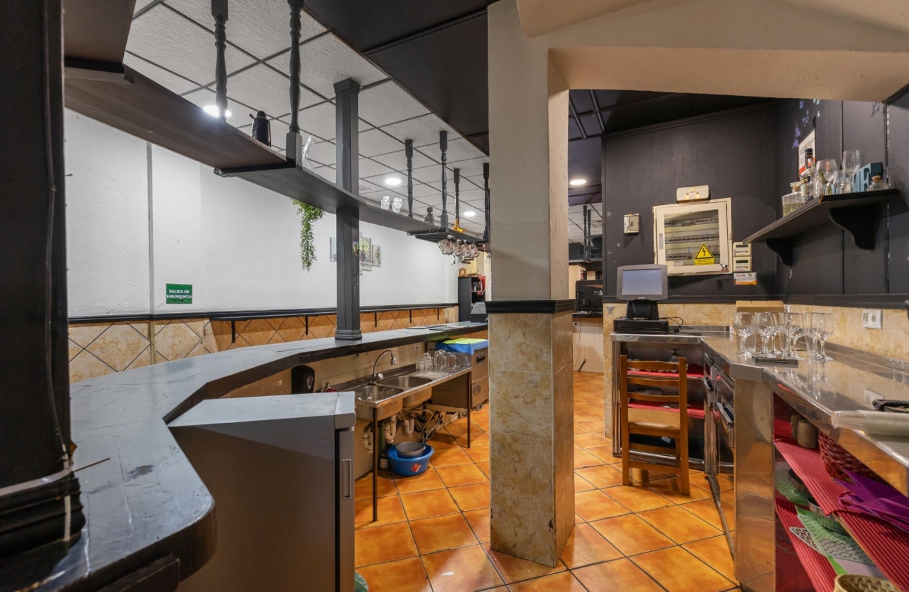 Rynek wtórny - Nieruchomość komercyjna - Torrevieja - Estacion de autobuses