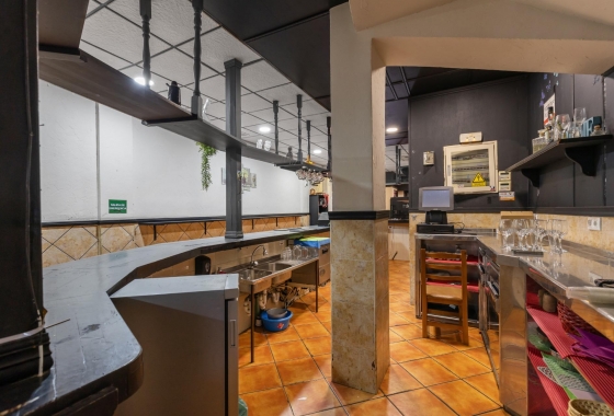 Rynek wtórny - Nieruchomość komercyjna - Torrevieja - Estacion de autobuses