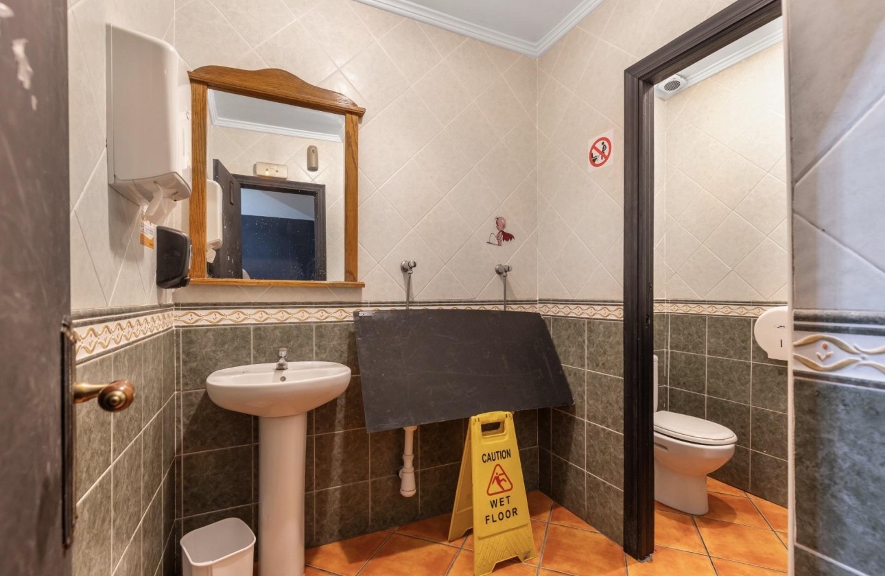 Rynek wtórny - Nieruchomość komercyjna - Torrevieja - Estacion de autobuses