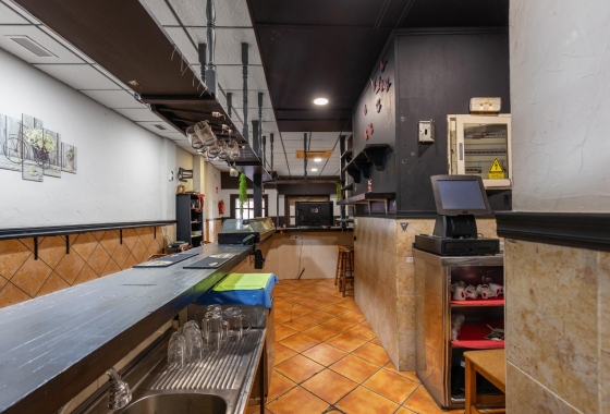 Rynek wtórny - Nieruchomość komercyjna - Torrevieja - Estacion de autobuses