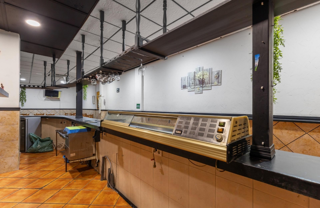 Rynek wtórny - Nieruchomość komercyjna - Torrevieja - Estacion de autobuses