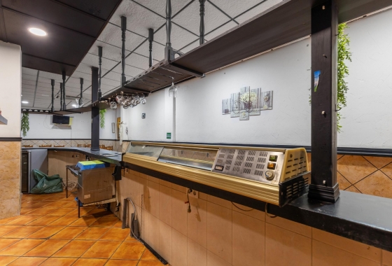 Rynek wtórny - Nieruchomość komercyjna - Torrevieja - Estacion de autobuses