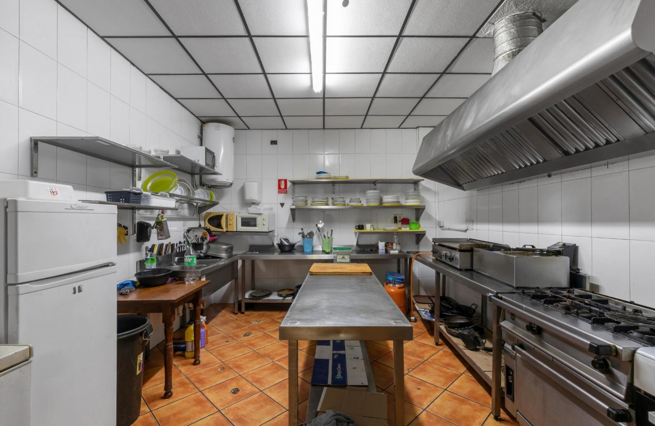 Rynek wtórny - Nieruchomość komercyjna - Torrevieja - Estacion de autobuses