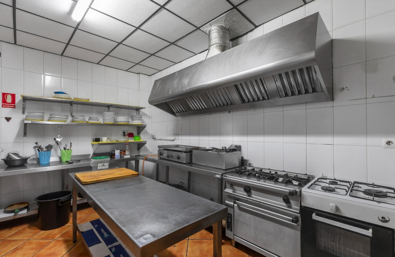 Rynek wtórny - Nieruchomość komercyjna - Torrevieja - Estacion de autobuses