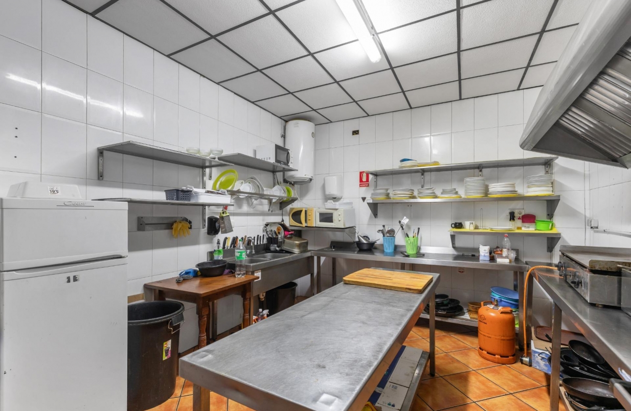 Rynek wtórny - Nieruchomość komercyjna - Torrevieja - Estacion de autobuses