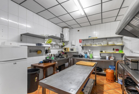 Rynek wtórny - Nieruchomość komercyjna - Torrevieja - Estacion de autobuses