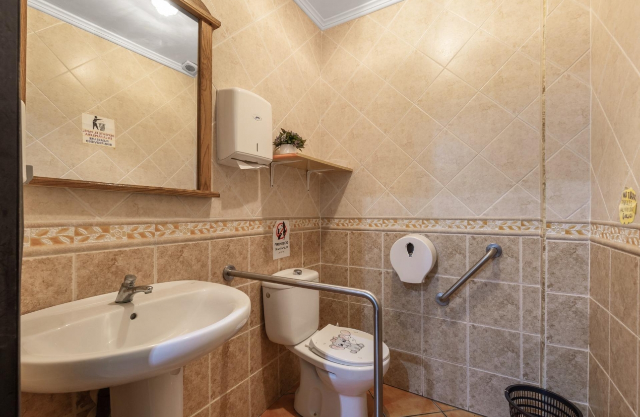 Rynek wtórny - Nieruchomość komercyjna - Torrevieja - Estacion de autobuses