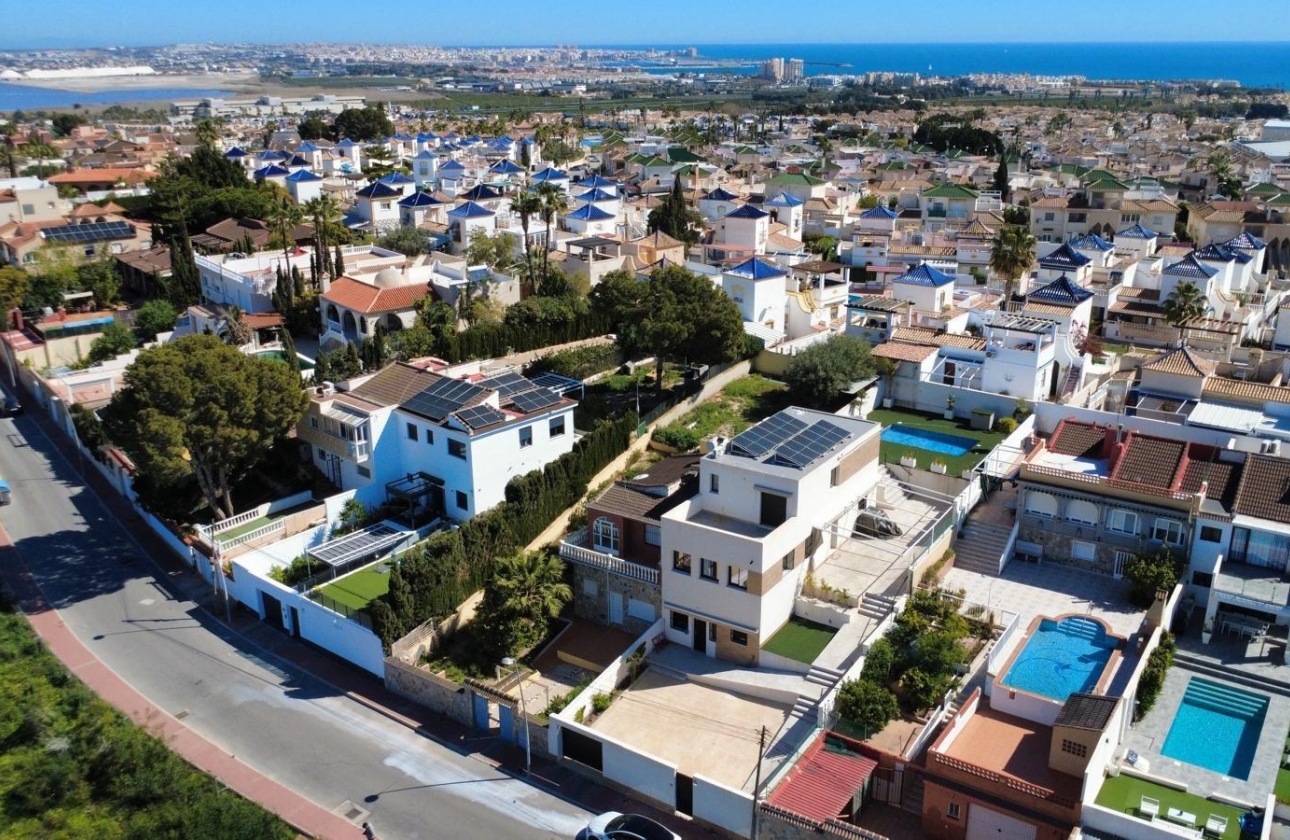 Reventa - Villa - Torrevieja - Los Balcones
