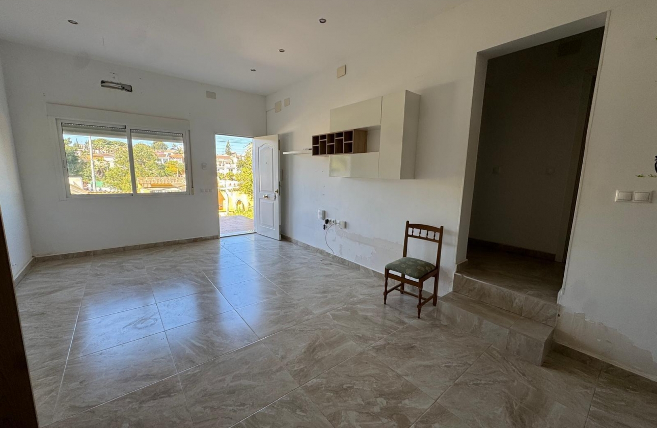 Reventa - Villa - Torrevieja - Los Balcones