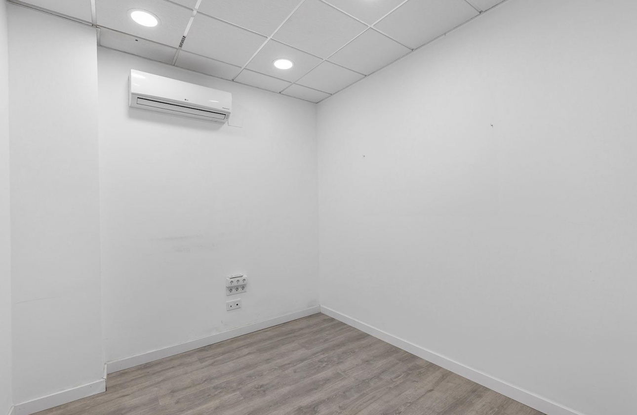 Reventa - Commercial Unit - Torrevieja - La Mata