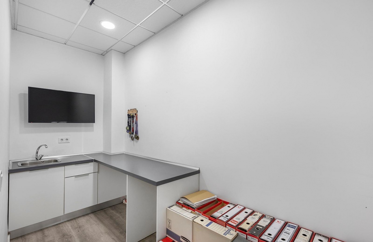 Reventa - Commercial Unit - Torrevieja - La Mata