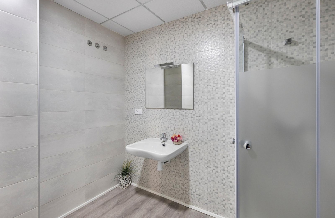 Reventa - Commercial Unit - Torrevieja - La Mata