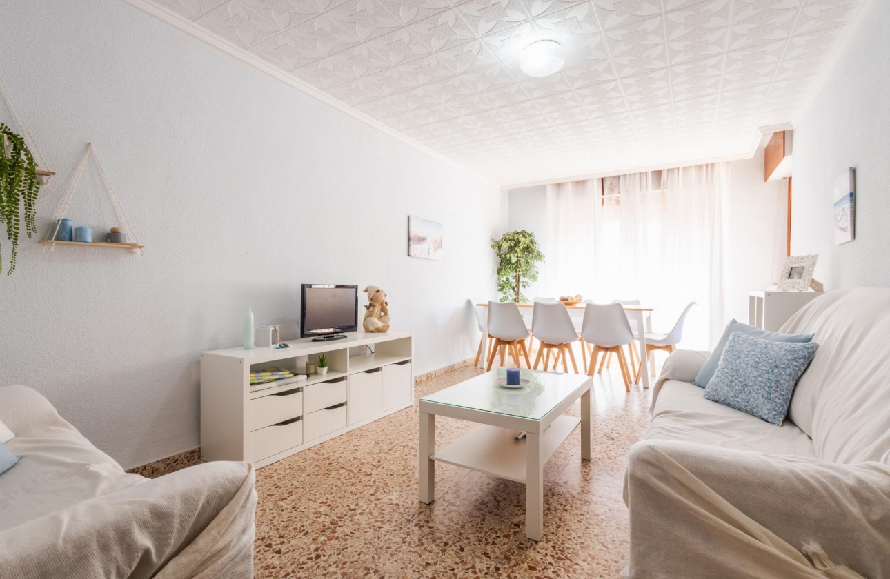 Resale - Apartment - Torrevieja - Playa De Los Naufragos