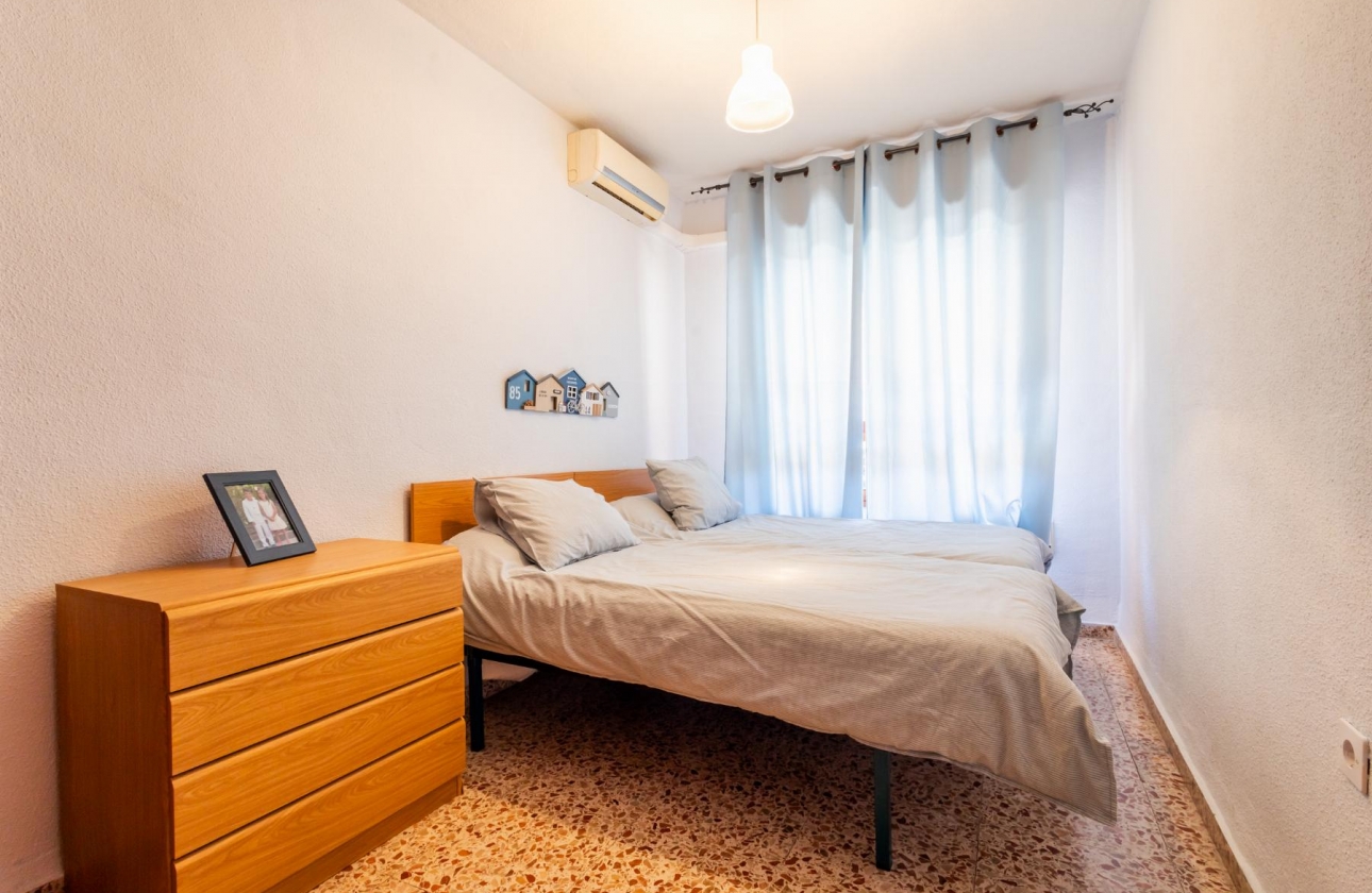 Resale - Apartment - Torrevieja - Playa De Los Naufragos