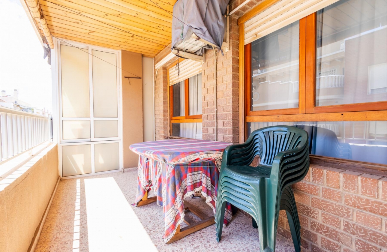 Resale - Apartment - Torrevieja - Playa De Los Naufragos