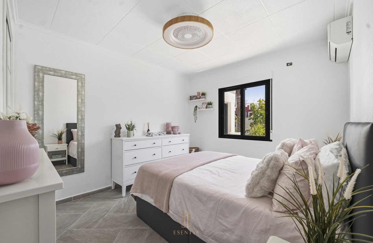 Rynek wtórny - Villa - Torrevieja - San Luis