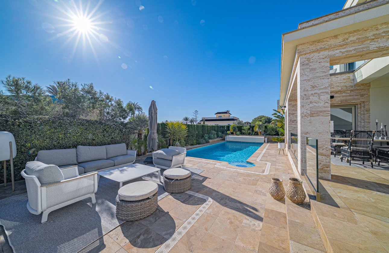 Resale - Villa - La Zenia - Beachside