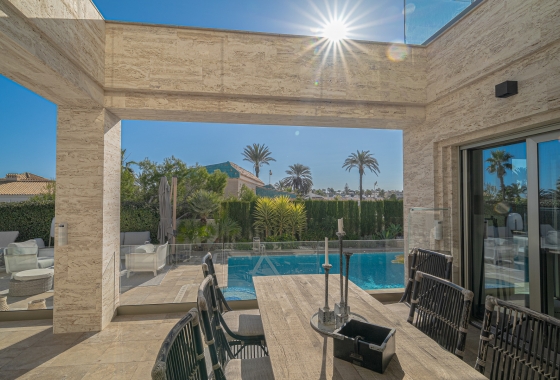 Resale - Villa - La Zenia - Beachside