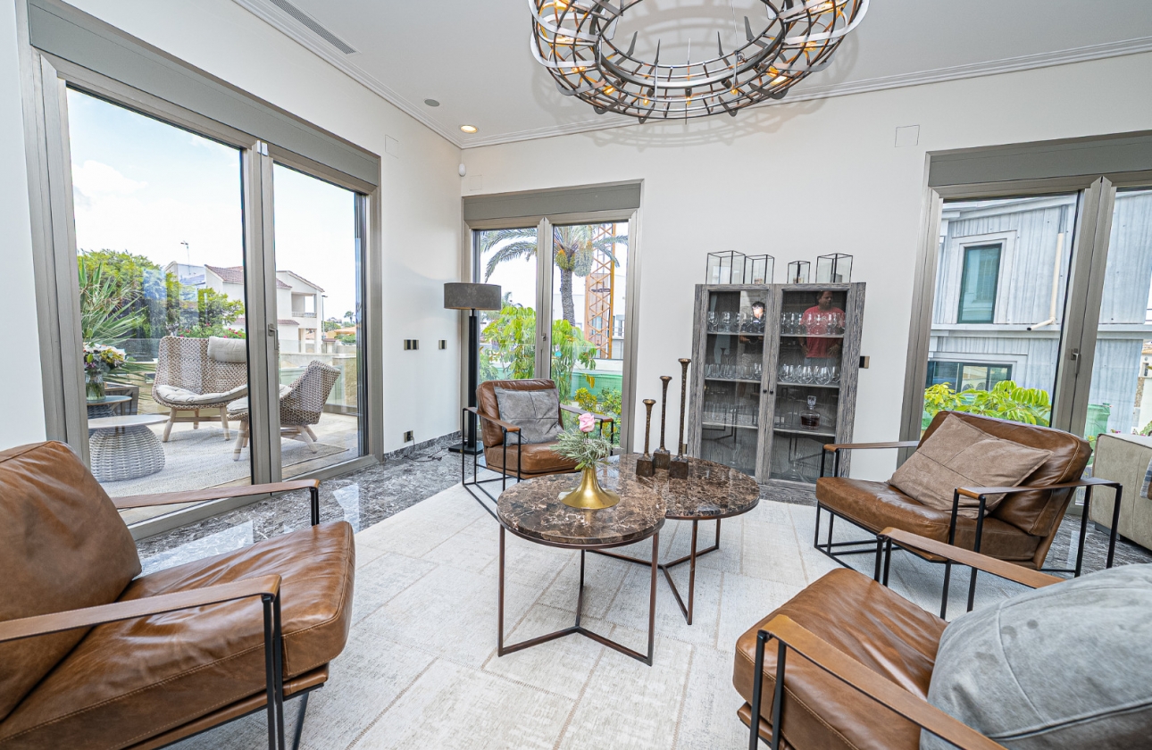 Resale - Villa - La Zenia - Beachside