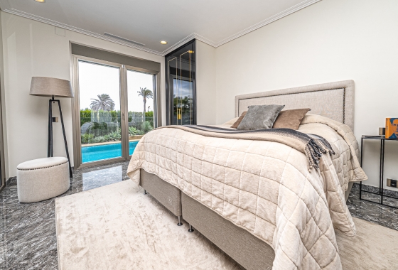 Resale - Villa - La Zenia - Beachside