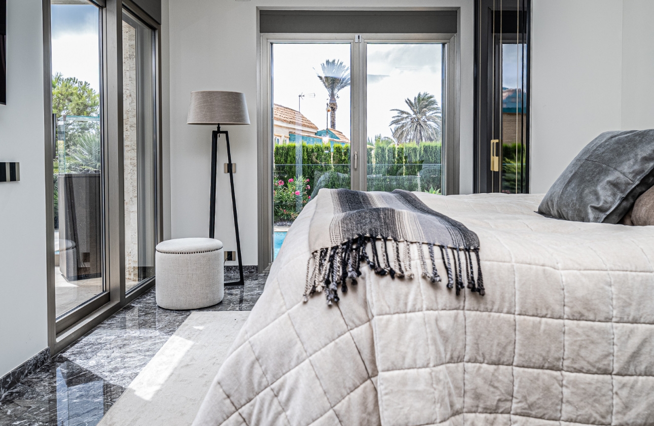 Resale - Villa - La Zenia - Beachside