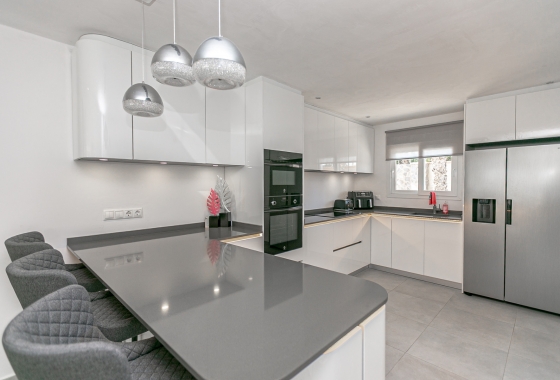 Rynek wtórny - Villa - Orihuela Costa - Lomas de Don Juan