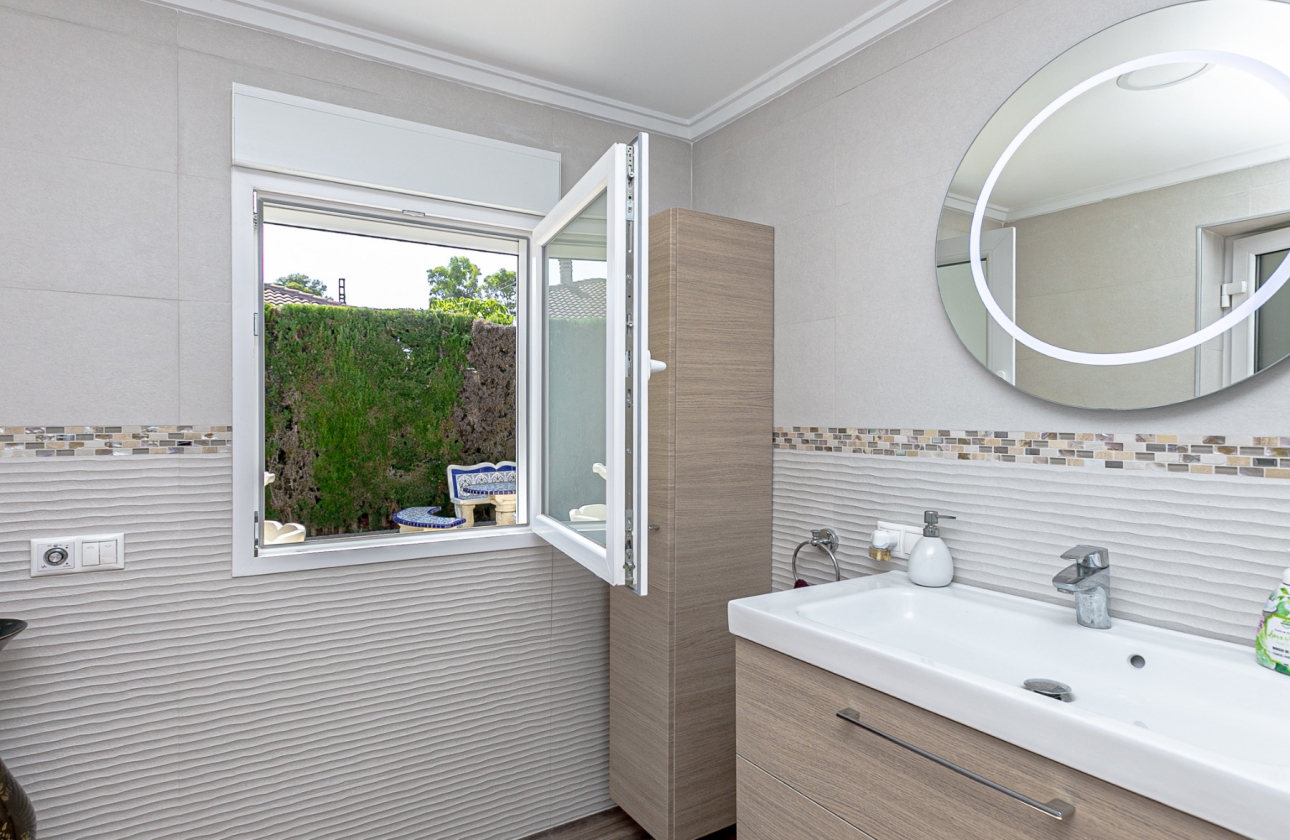 Rynek wtórny - Villa - Orihuela Costa - Lomas de Don Juan